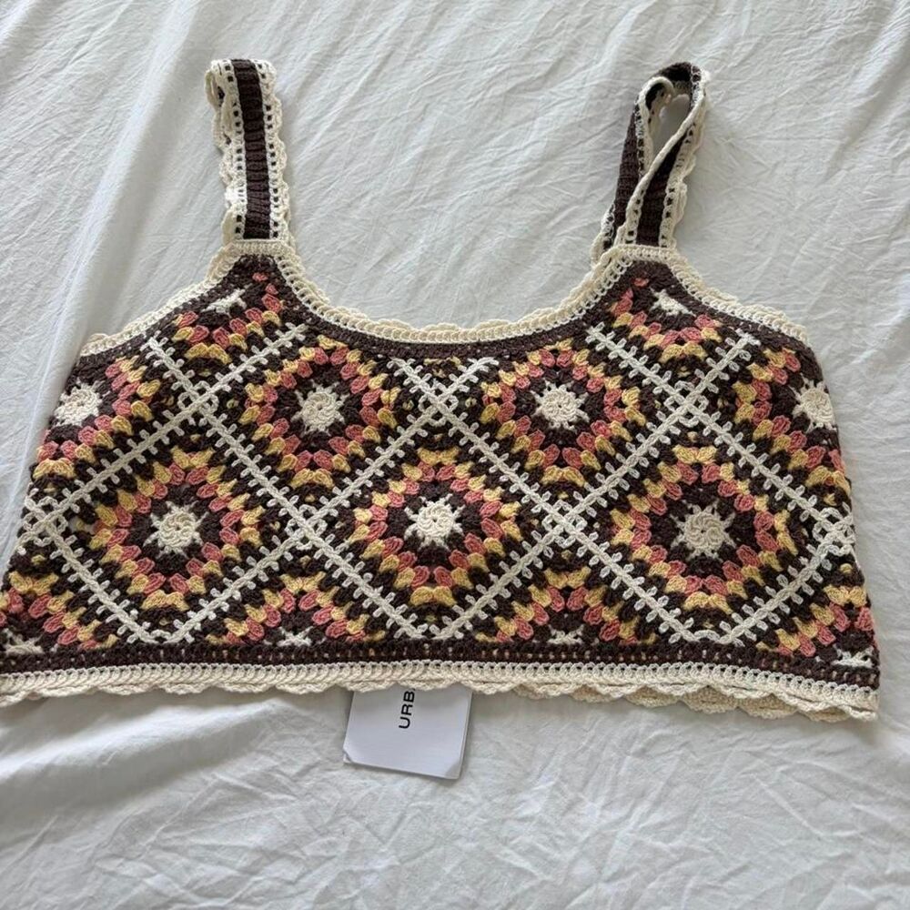 BOUTIQUE Pink Cream Brown Crochet Scallop Top Womens Medium